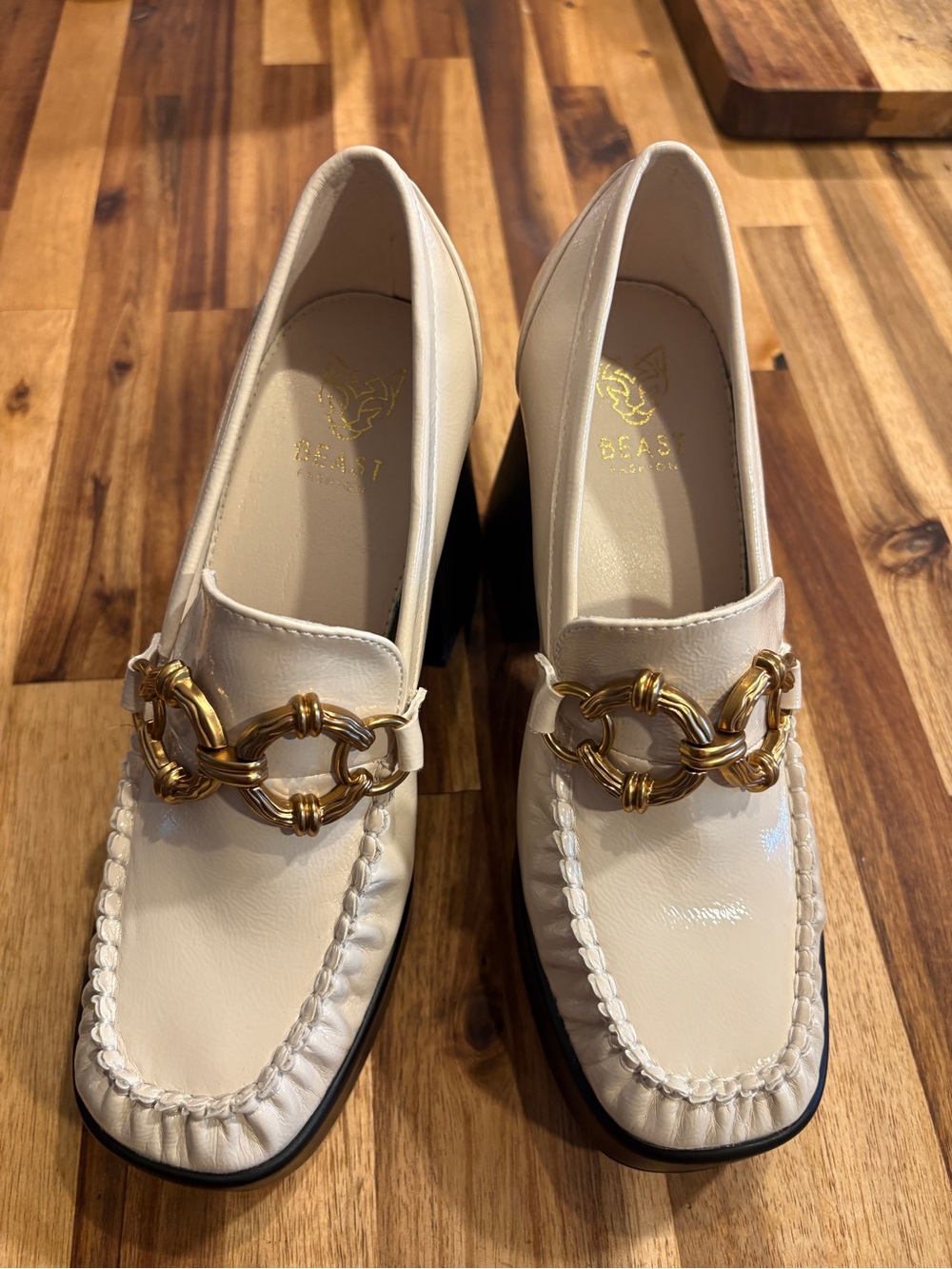 Women’s BEAST FASHION Ivory Heeled Loafers.. Size 6.5
